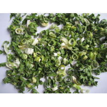 Dehydrated spring onion rolls or flakes